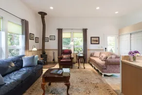 Cozy Country Bungalow - Image 4