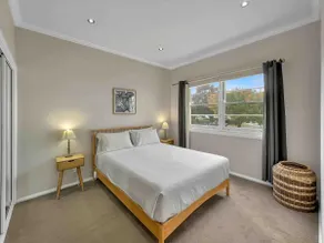 Bright 3-bedroom apartment - Central Armidale - Image 3