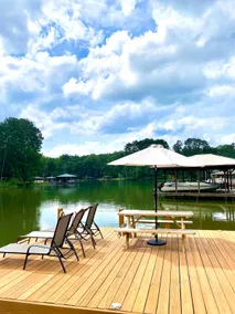 Charming 4 bedroom Lake Retreat with Fireplace ☀️⛵️ - Image 3