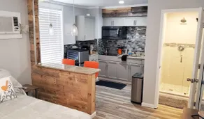 Riverview Studio: Downtown Melbourne Efficiency - Image 2