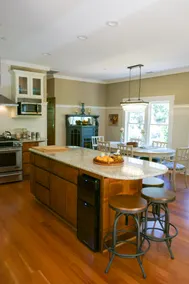 Beautiful Vintage Craftsman! Walk to downtown! - Image 5