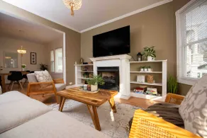 Spacious! Beautiful 3 Bedroom Home Near Downtown! - Image 3