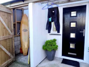 The Hideaway, with parking & surfboard storage - Image 3