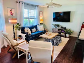 Dog friendly *HOT TUB* Close to outlets, Sleeps 7 - Image 2