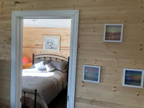 Bayfront Honeymoon Cabin -Air Conditioner/FibeWifi - Image 5