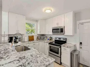 2694- Fun Cottage in Riverside, Family/Pets Ok - Image 5