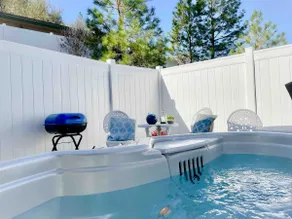 White Feather Suite Hot Tub Private Sleeps 2 - Image 5