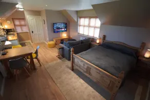 Allen's peaceful country retreat - Image 3
