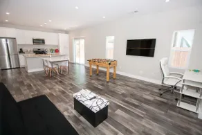 ✧ King + Queen // 500 MBPS // Laundry + Driveway ✧ - Image 2