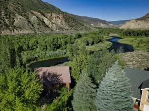 Cabin on the river - Image 3