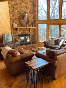 Gorgeous Chalet Getaway with Cabin Feel sleeps 10 at Innsbrook Resort - Image 5