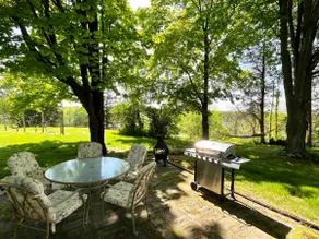 Viewtop Farmhouse-Beautiful Spring in the country - Image 4