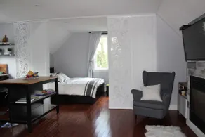 Light and airy studio loft - Image 3