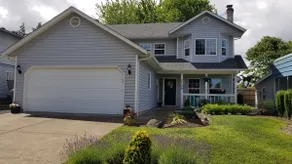Nice Home in a Quiet Neighborhood by a Park - Image 2