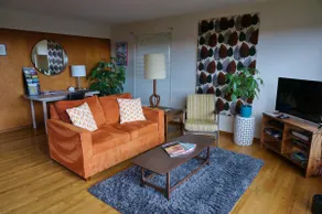 Stunning Views - Queen Anne apt with Free Parking - Image 2