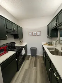 Lovely, clean 1 bedroom condo - Image 4