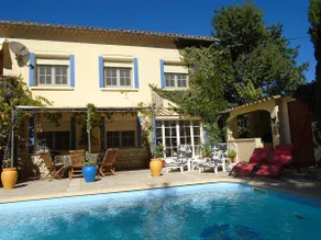 Provençal apartment with its large swimming pool - Image 2