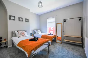 Stay with Alexandra - Free Parking - Free Wifi Superb Location - Image 3