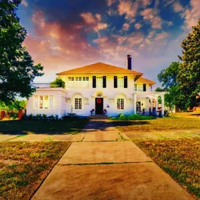 Early 1900s home with antique style and charm - Image 3