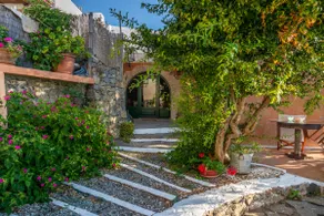 The Old Pomegranate House - Image 3