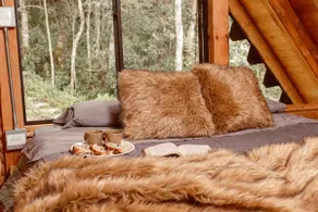 CHALET-STYLE CABIN SURROUNDED BY NATURE (AURORA) - Image 5