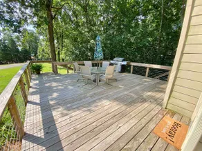 Spacious house close to restaurants & both marinas - Image 4