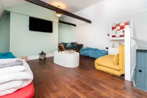 Brighton Seafront 5BR | Pier Views | Sleeps 12 - Image 3
