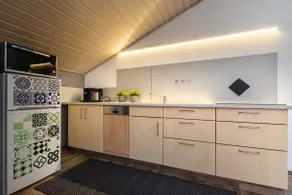 Quiet and modern vacation apartment with mountain views - Image 5
