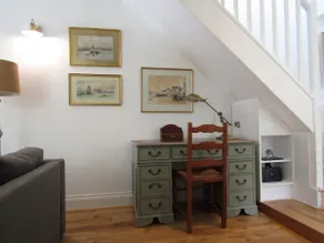 Lovely Spacious Cottage Near The Coast - Image 5