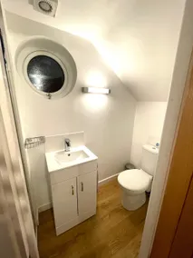 Self contained loft with a view - Image 3