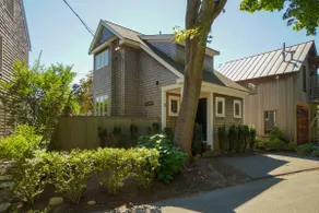 #CozyBluffs #OakBluffs #EastChop 1 BD, 1.5 bath home-Walk to Town-Ferries-Beach! - Image 2