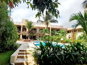 Large beach apartment. Private balcony. Pool view. - Image 4