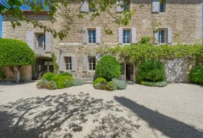 lyse hus med have, landsbyens centrum, se på Luberon. - Image 3