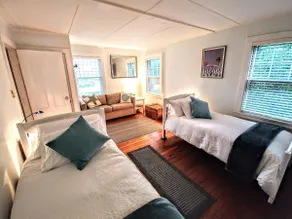 Easton's Beach House: climatisation centrale et pas de la plage! - Image 3