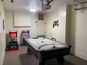 Pool Dtwn CWS Game room King beds - Image 4
