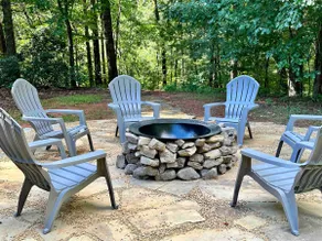 Large creekside retreat! Near wineries, hiking, orchards, fishing - Image 5