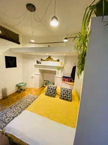 Private studio in Victorian house, close to beach - Image 3