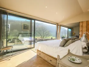 Unique Private Slad Valley Contemporary Chic Barn - Image 4
