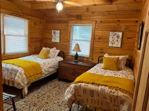 Cheerful 3 bedroom cabin with fireplace - Image 3