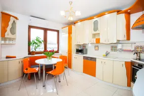 Orange Apartment in Wieliczka - Image 3
