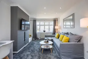 Cozy 3 Bedroom House in Aveley, Thurrock - Image 3