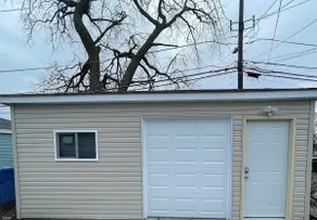 Spacious 3 bedrooms 5 mins from Lakeshore Drive - Image 4