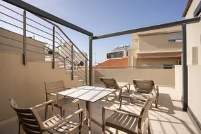 Central Luxury Apartment - Image 2