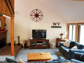 Beautiful Sunny Townhouse Home - Image 4