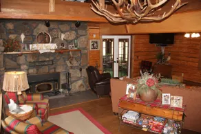 Private Rustic Cabin- Families, Couples, Retreats - Image 5