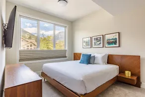 Rundleview - Impeccable Design and Private Hot Tub - Image 3
