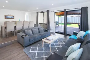 5 Bedroom Home meters from the beach - Image 5
