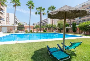 Charming apartment on the beach - Pool and parking - Image 3
