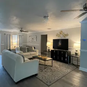 3BR Paradise! Huge Fenced Yard | Near Beaches - Image 2