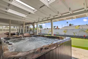 Charming 5 bedroom with a putting green - Image 3